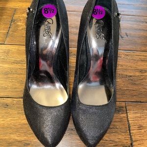 Carlos Santana black heels